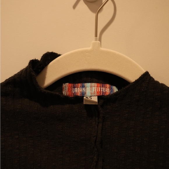 Black urban outfitters open back crop top - Picture 3 of 3